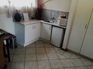 雙人或雙床房, 陽台, 花園景觀 | 私人廚房