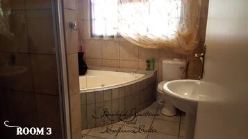 Family Quadruple Room | Bathroom