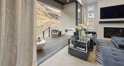 Luxury 7BR Home Near Outlets, Dining & Freeway