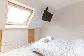 1 bedroom, iron/ironing board, WiFi, bed sheets - Luxury whole house in serene cul-de-sac (Gravesend)