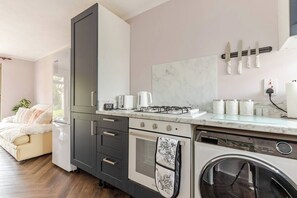 Interior - Luxury whole house in serene cul-de-sac (Gravesend)