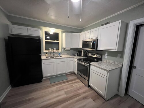 Wonderful 2-bedroom house with large backyard in peaceful Belleville.