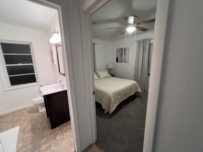 Room - Wonderful 2-bedroom house with large backyard in peaceful Belleville. (Belleville)