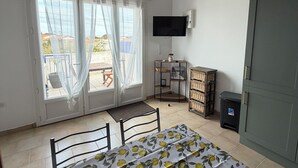 2 soverom, reiseseng for barn, wi-fi (inkludert) og sengetøy
