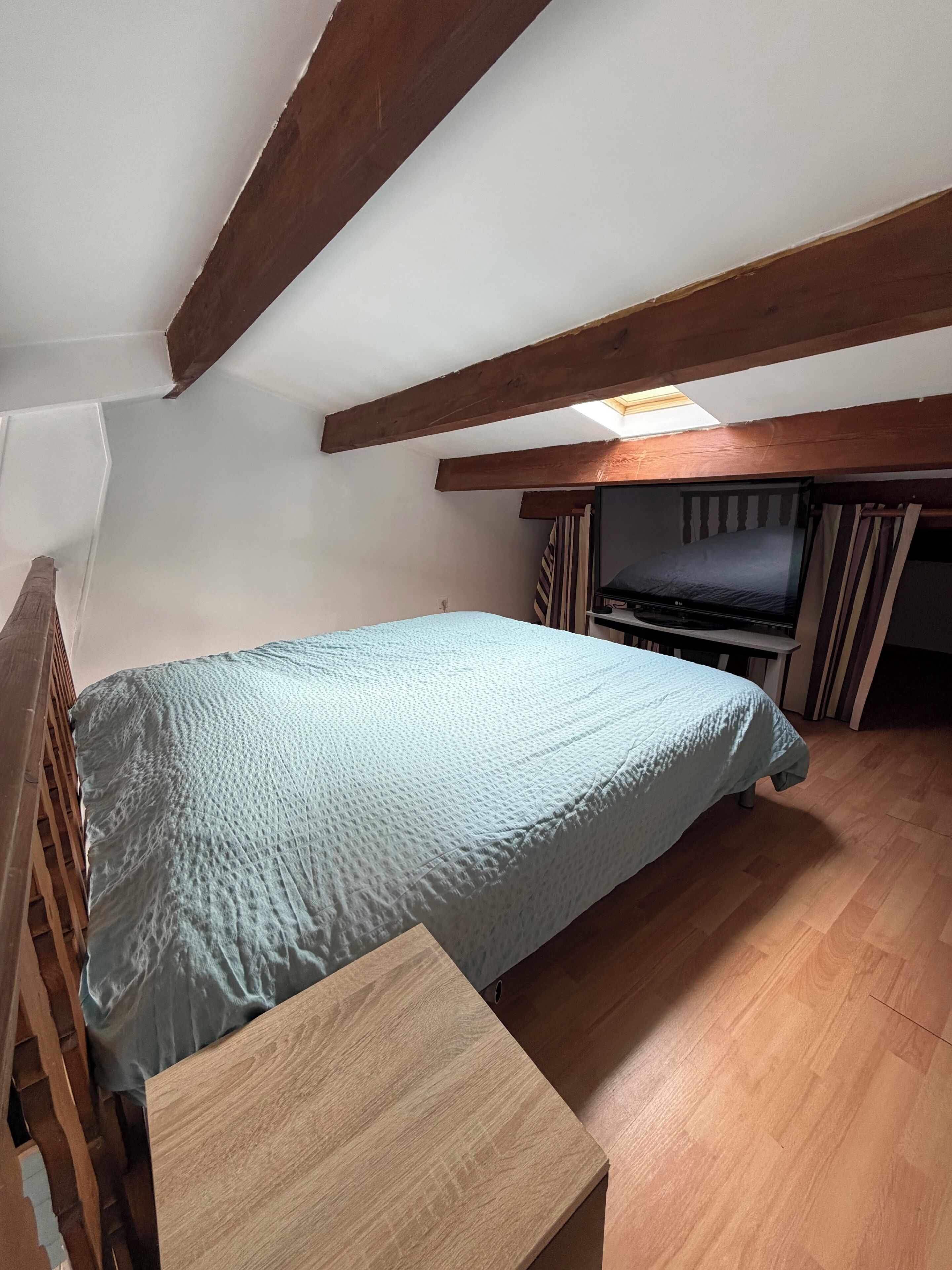 2 bedrooms, travel cot, free WiFi, bed sheets