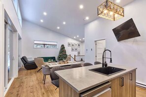 Interior - Nordik Nara, Pet-Friendly (Notre-Dame-de-la-Merci)