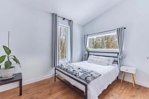 Iron/ironing board, WiFi, bed sheets - Nordik Nara, Pet-Friendly (Notre-Dame-de-la-Merci)