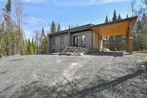 Exterior - Nordik Nara, Pet-Friendly (Notre-Dame-de-la-Merci)