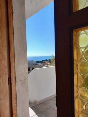 A view from a balcony with a clear sky and distant horizon. - Sea view apartment suitable for families 900m from the sea (Cala Gonone)