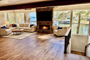 Smart-TV, Kamin, Arbeitsbereiche