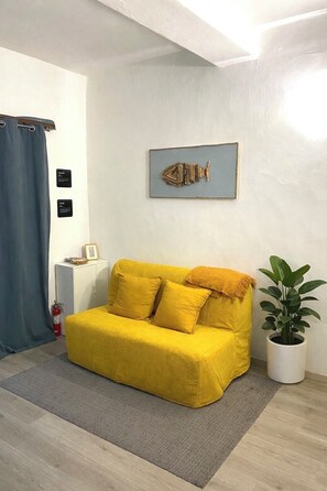 TV - La Piazzetta-your retreat just a few meters from the aquarium  (Genova)