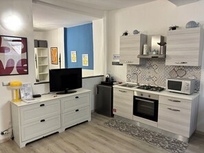 Microwave, oven, stovetop - La Piazzetta-your retreat just a few meters from the aquarium  (Genova)