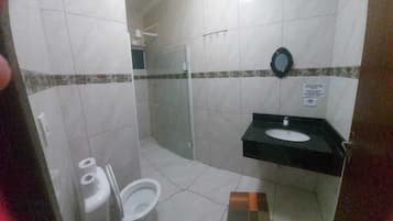 Familieværelse til 4 personer | Badeværelse