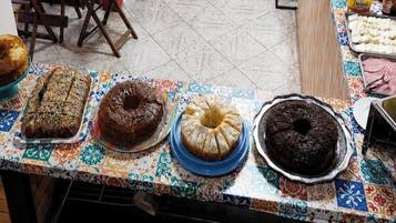 Petit déjeuner buffet servi tous les jours en supplément