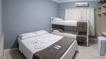 Habitación cuádruple familiar | Wifi gratis y accesible en silla de ruedas