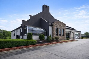 Exterior - Quarters Inn and Suites (Nashville)