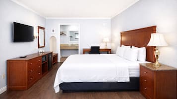 1 bedroom, desk, WiFi (free)