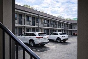 Property grounds - Quarters Inn & Suites Nashville (Nashville)