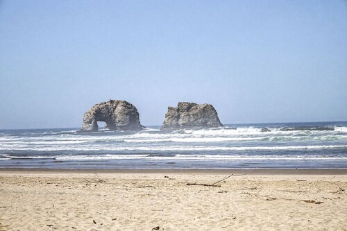 Dog-Friendly Oceanview Studio w/ Deck – Perfect Couples Retreat