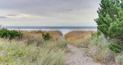 Dog-Friendly Oceanview Studio w/ Deck – Perfect Couples Retreat