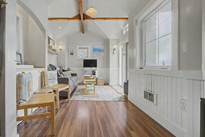 TV - Dog-Friendly Oceanview Studio w/ Deck – Perfect Couples Retreat (Rockaway Beach)