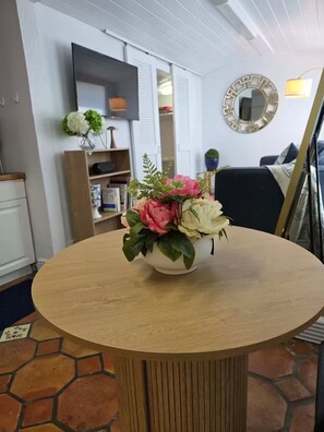 Interior - Cozy Private Cottage Close To Downtown and Beaches (West Palm Beach)