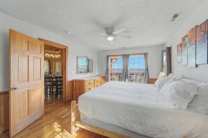 4 bedrooms, WiFi, bed sheets - Lost But Found - Beautiful Mountain Home (Franklin)