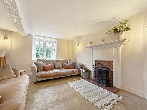 Vine Cottage -  a self catering cottage that sleeps 4 guests  in 2 bedrooms