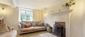 Vine Cottage -  a self catering cottage that sleeps 4 guests  in 2 bedrooms