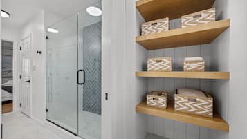 Shower, hair dryer, towels