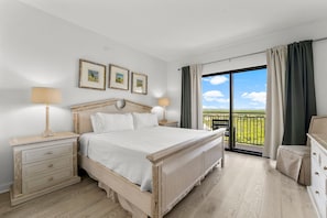 3 bedrooms, iron/ironing board, WiFi, bed sheets - Orgins 1501- Luxury 3 Bedroom Sky-High Penthouse (Panama City Beach)