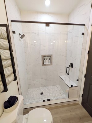 Shower, hair dryer, towels, soap - THE TOGETHER PLACE 2 (naples)