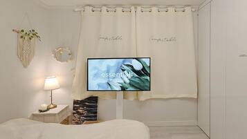 2 bedrooms, iron/ironing board, WiFi, bed sheets