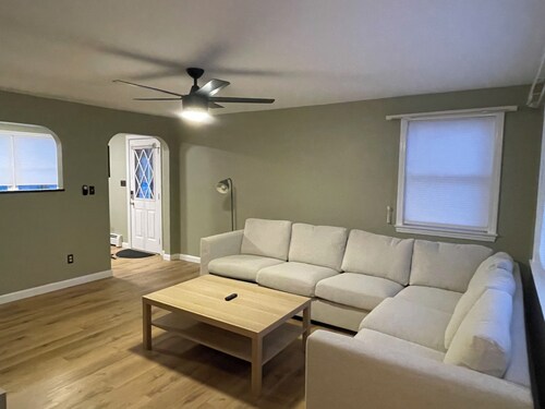 Serene 3-bedroom house in Bethel perfect for your getaway