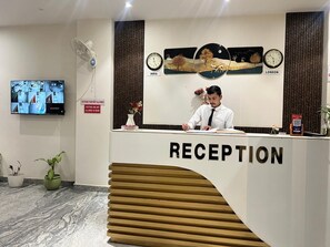 Lobby - SS GROUP OF HOTELS AT IGI AIRPORT DELHI (New Delhi)