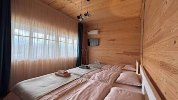 Trippelrum för familj - utsikt mot trädgården