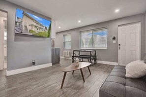 Comfort Room | Living area - 906 North Riverside Dr (Lake Worth Beach)