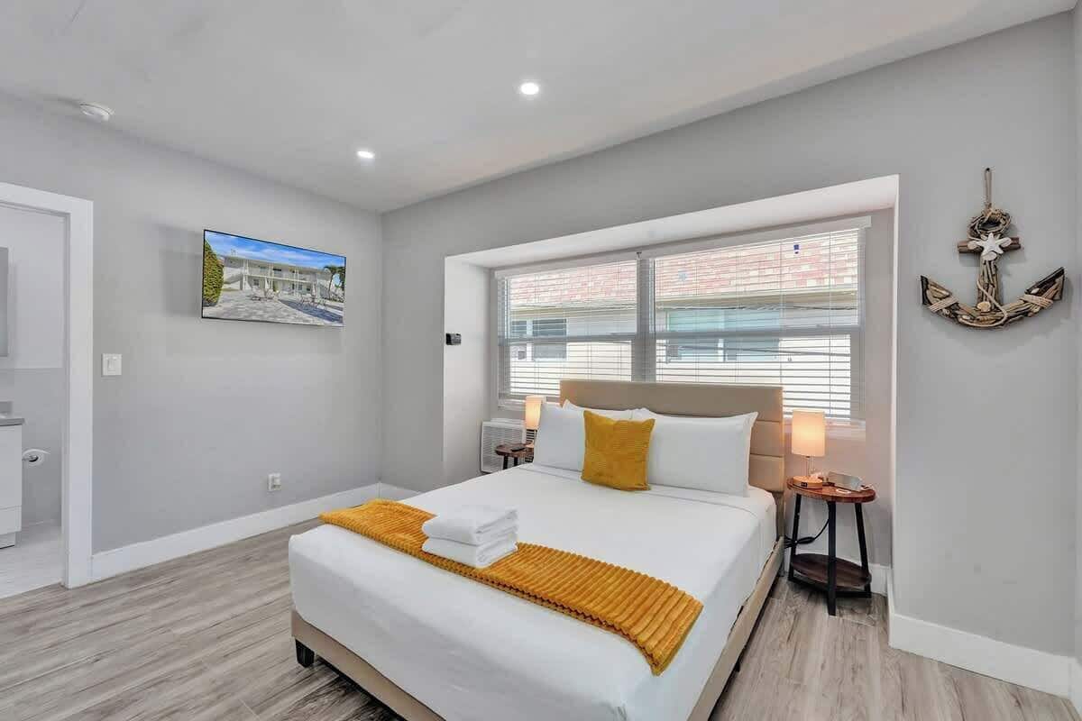 Comfort Studio | Desk, laptop workspace, iron/ironing board, free WiFi