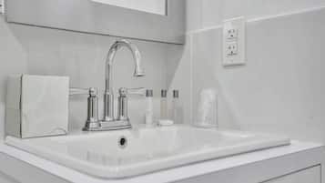 Comfort Studio | Bathroom