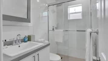 Comfort Studio | Bathroom | Shower, towels, soap, shampoo