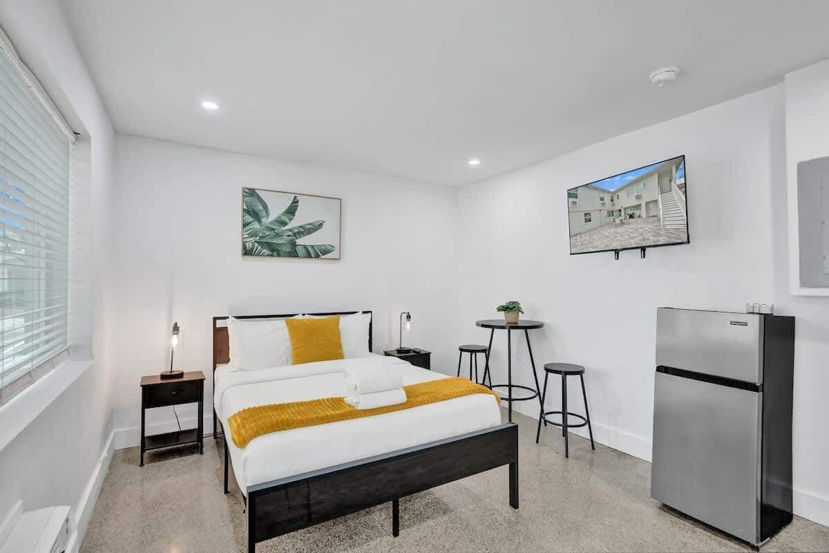 Comfort Studio | Desk, laptop workspace, iron/ironing board, free WiFi