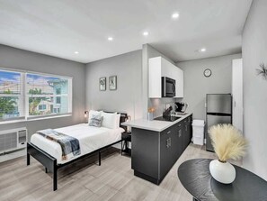 Comfort Στούντιο | Γραφείο, χώρος εργασί ας για λάπτοπ, σίδερο/σιδερώστρα, δωρεάν Wi-Fi 