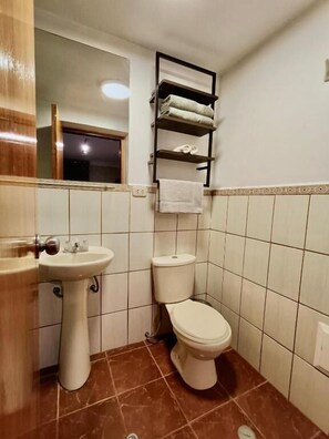 Standard Twin Room, Courtyard View | Bathroom - CASA PARDO (Cusco)
