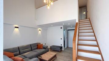 Classic Apartment, Ocean View | Living area