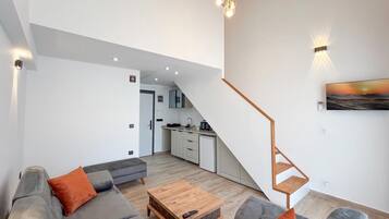 Căn hộ phong cách cổ điển, quang cảnh biển | Khu phòng khách