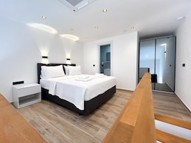 Apartamento clássico, vista para o oceano | Cofres nos quartos, cortinas blackout, Wi-Fi de cortesia
