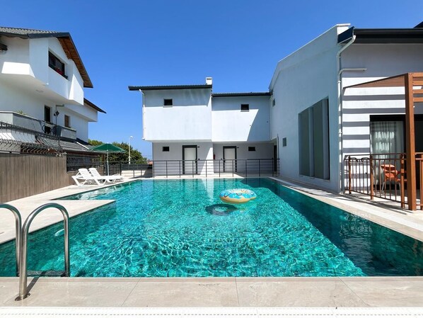 Apartamento clássico, vista para o oceano | Piscina