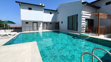 ํด๋์ ์ํํธ, ๋ฐ๋ค ์ ๋ง | ์์์ฅ