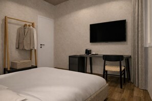 Kahden hengen luksushuone, kaupunkinäköala | Tallelokero huoneessa, pimennysverhot, äänieristys, silitysrauta/-lauta