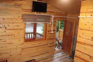 Deluxe Bungalow, River View | Interior